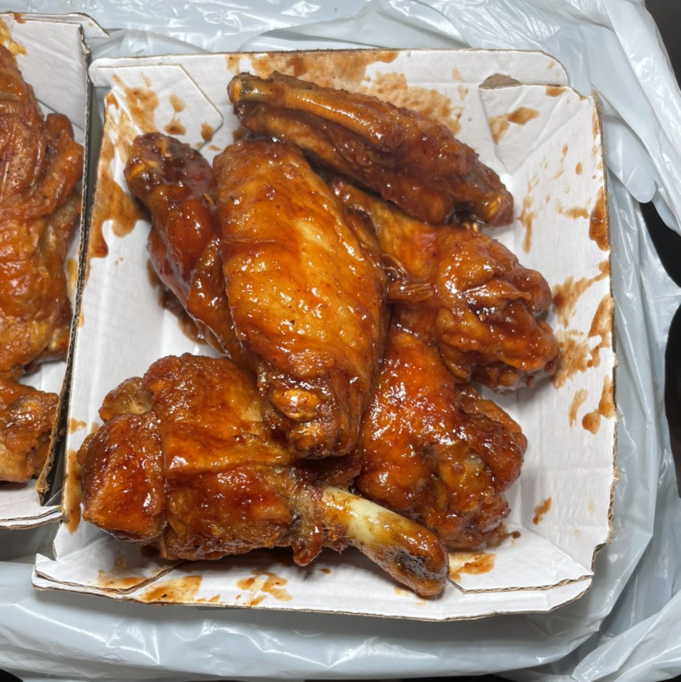 Honey BBQ Wings from Buffalo Wild Wings on #foodmento http://foodmento.com/dish/54500