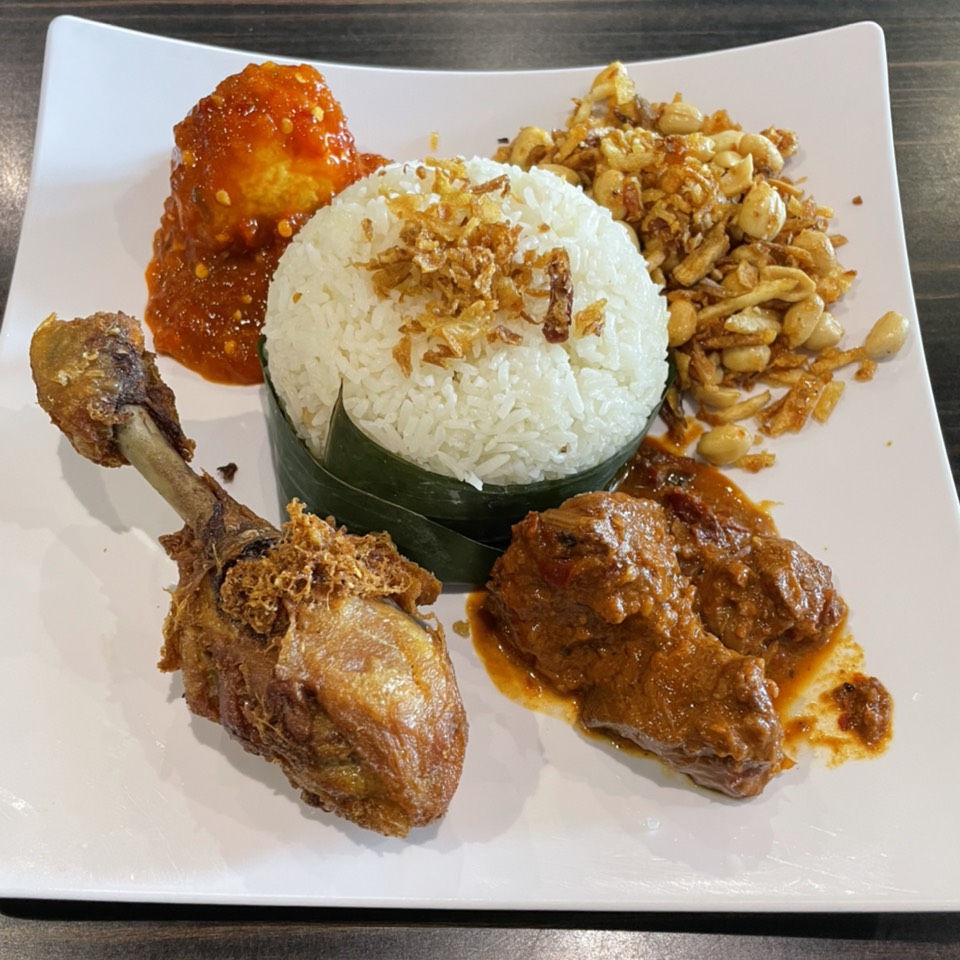 Nasi Uduk (Coconut Rice Combo w/ Fried Chicken, Beef Rendang) $12 at Banana Leaf Indonesian Cuisine on #foodmento http://foodmento.com/place/13839