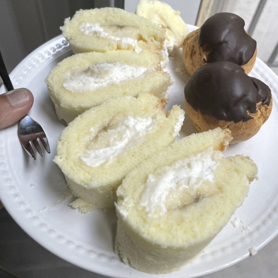 Banana Roll $5.50 from Angel Maid Bakery on #foodmento http://foodmento.com/dish/54046