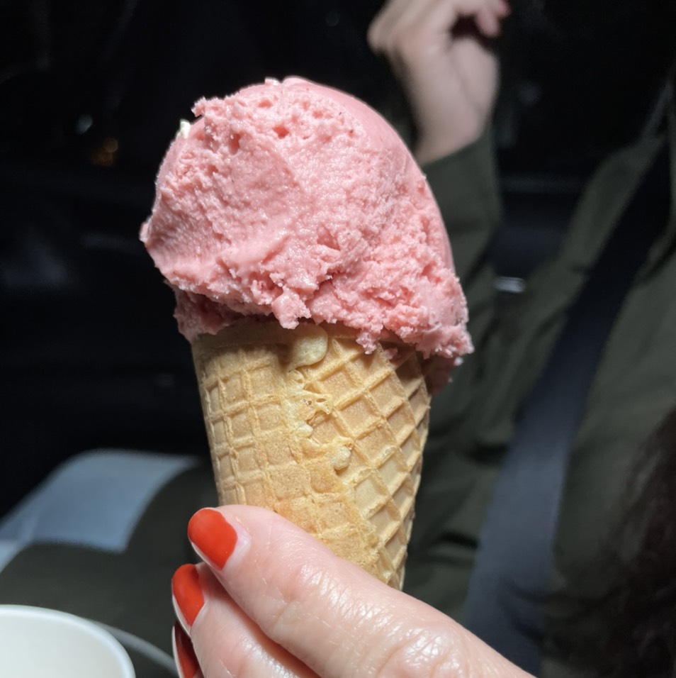 Oregon Strawberry Ice Cream at Fifty Licks on #foodmento http://foodmento.com/place/13897
