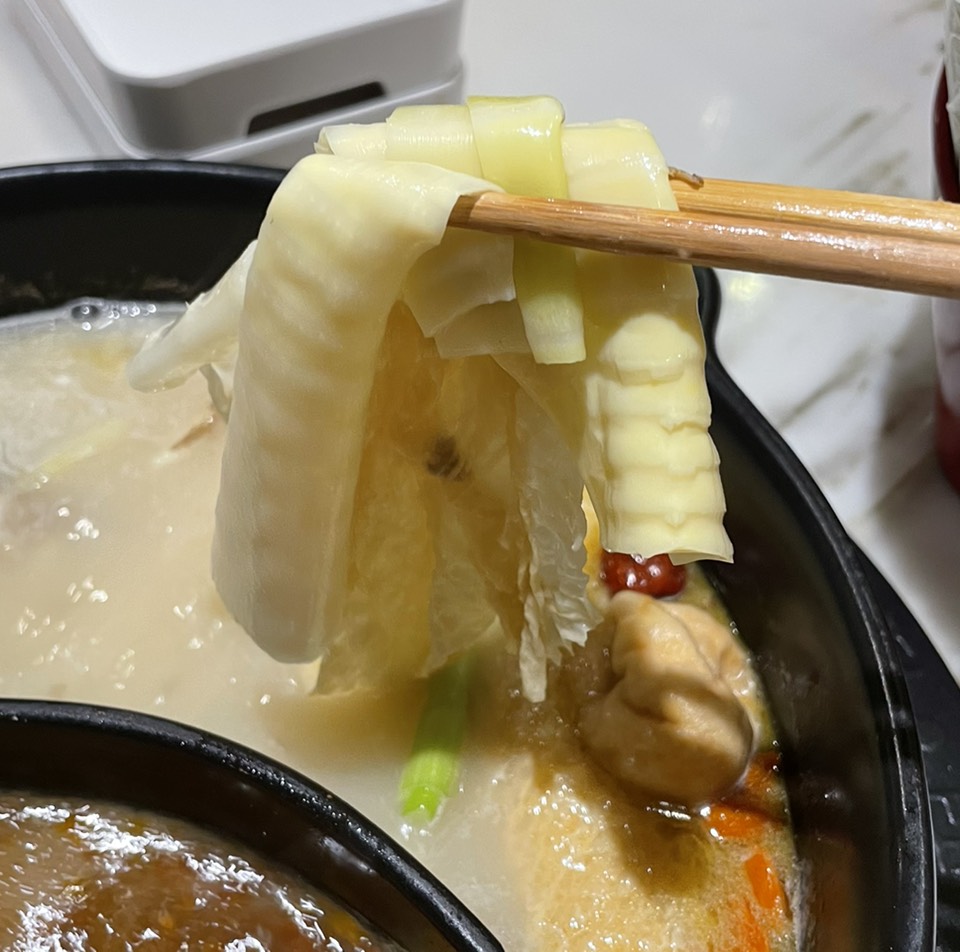 Bamboo (White Long Bowl) $7 at Nice 2 Meet U on #foodmento http://foodmento.com/place/13944