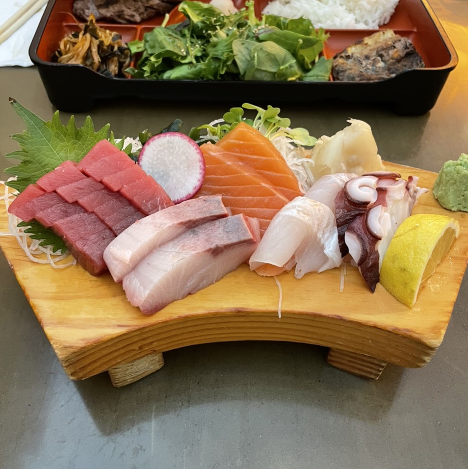 Sashimi Lunch (10 PC) $29.80 at Nozomi on #foodmento http://foodmento.com/place/13987