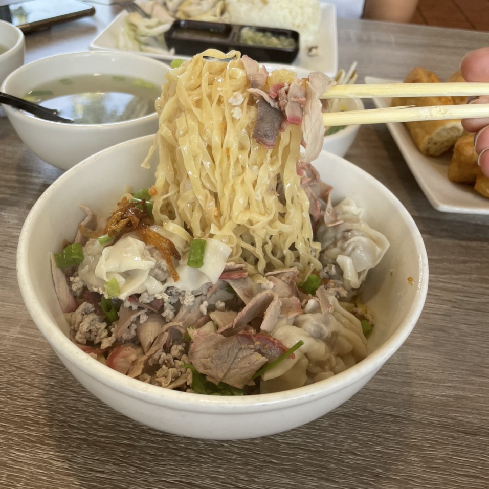 Mi Hoanh Thanh (Wonton Egg Noodles) $11 on #foodmento http://foodmento.com/dish/54519