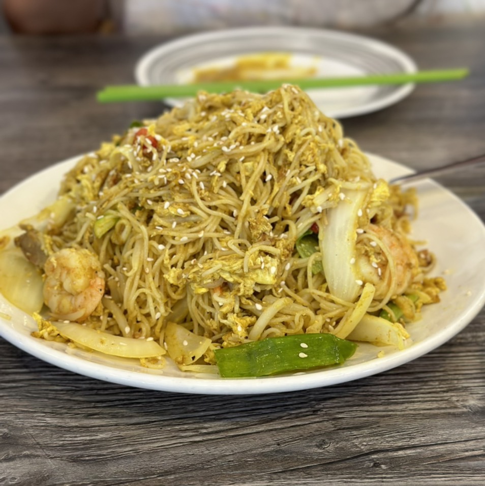 Singapore Style Vermicelli $13 at U2 Cafe on #foodmento http://foodmento.com/place/14115