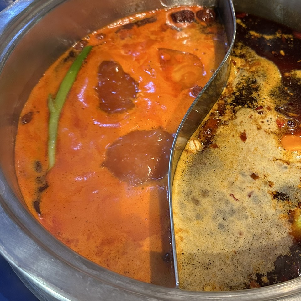 Tomato Soup Hot Pot $12 from Ma Lu Bian Bian Hot Pot on #foodmento http://foodmento.com/dish/54902