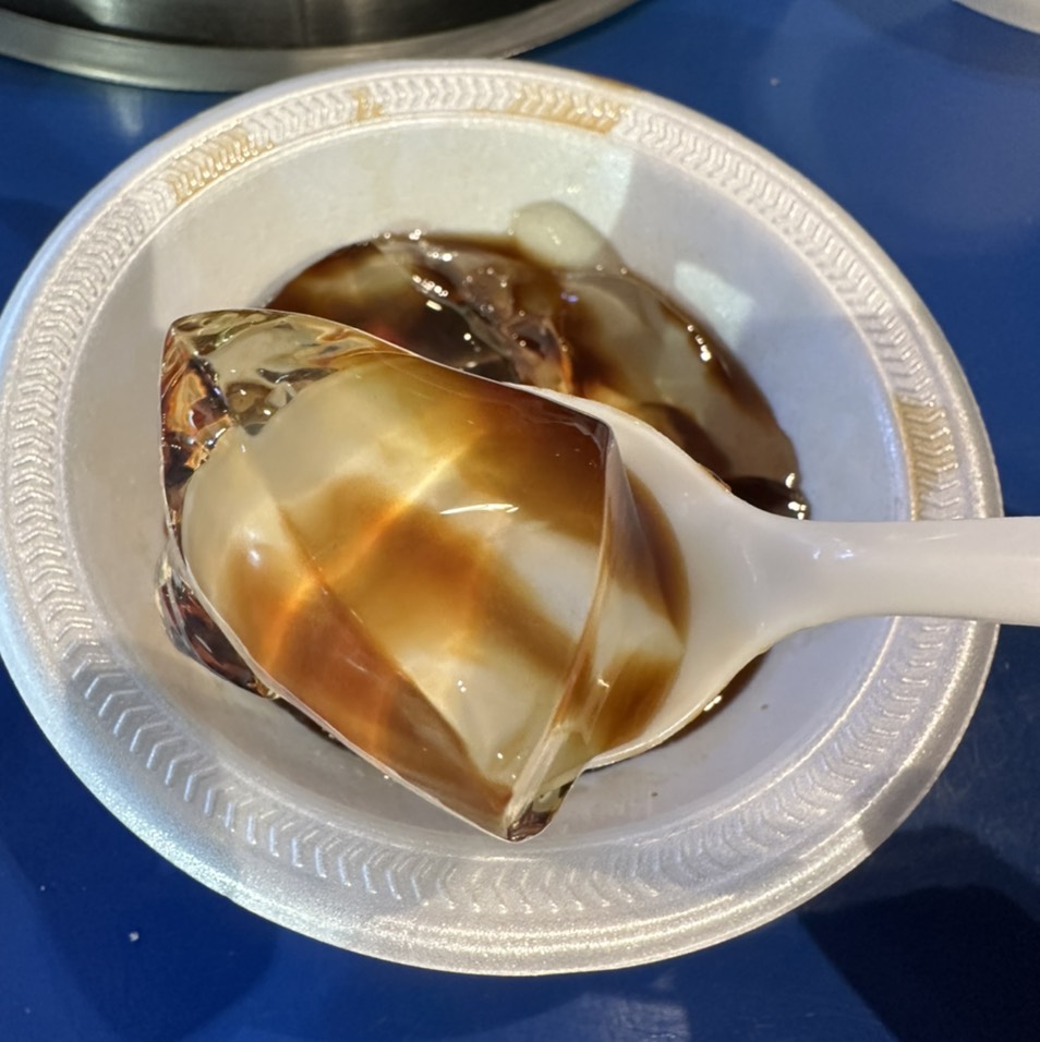 Dipping Sauce & Dessert $3 from Ma Lu Bian Bian Hot Pot on #foodmento http://foodmento.com/dish/54911