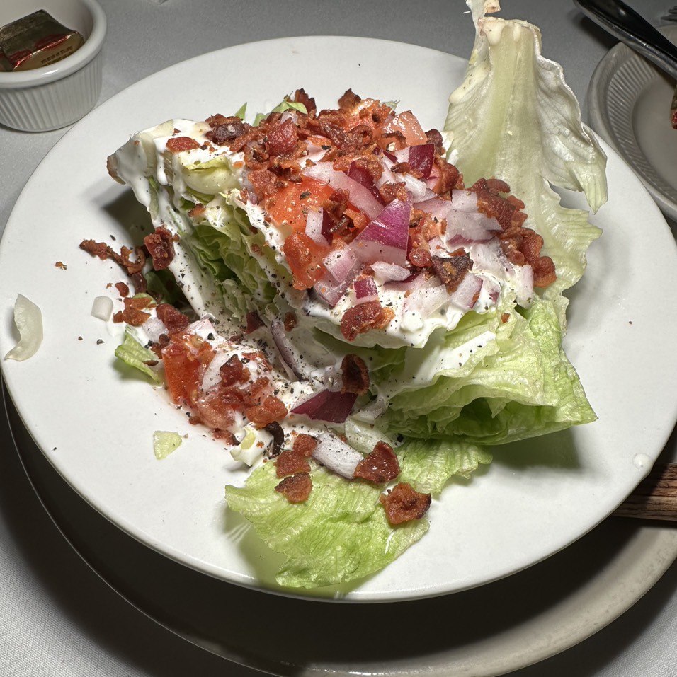 The Molly Dinner Salad $11 at Taylor's Prime Steak House on #foodmento http://foodmento.com/place/14285