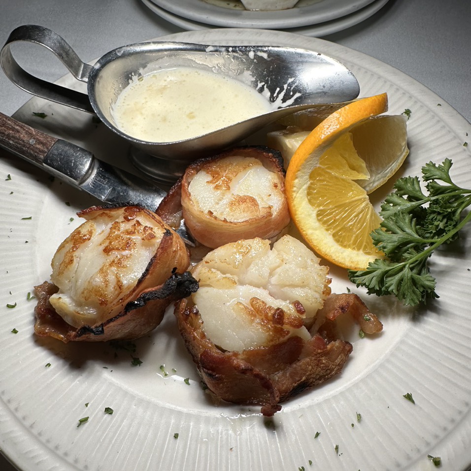 Fresh Jumbo Bacon Wrapped Scallops $27 at Taylor's Prime Steak House on #foodmento http://foodmento.com/place/14285