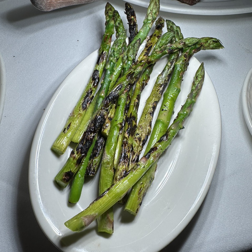 Fresh Asparagus $10 at Taylor's Prime Steak House on #foodmento http://foodmento.com/place/14285