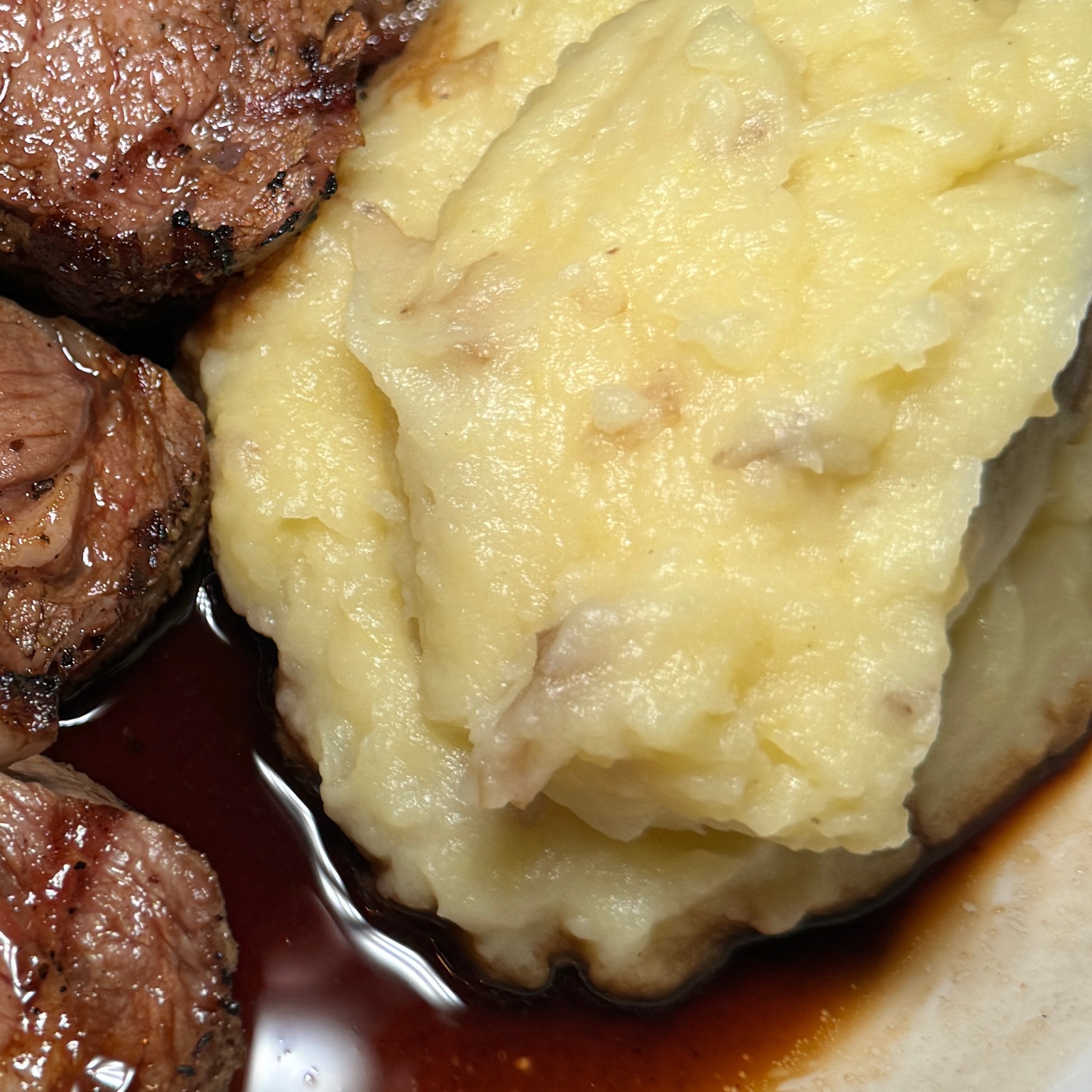 Mashed Potatoes $3 at Taylor's Prime Steak House on #foodmento http://foodmento.com/place/14285