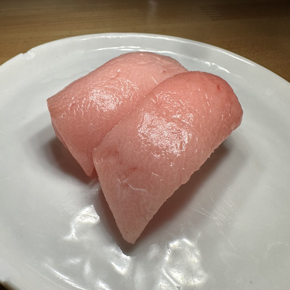 Blue Fin Toro Nigiri $9 Each at Hamasaku on #foodmento http://foodmento.com/place/14293