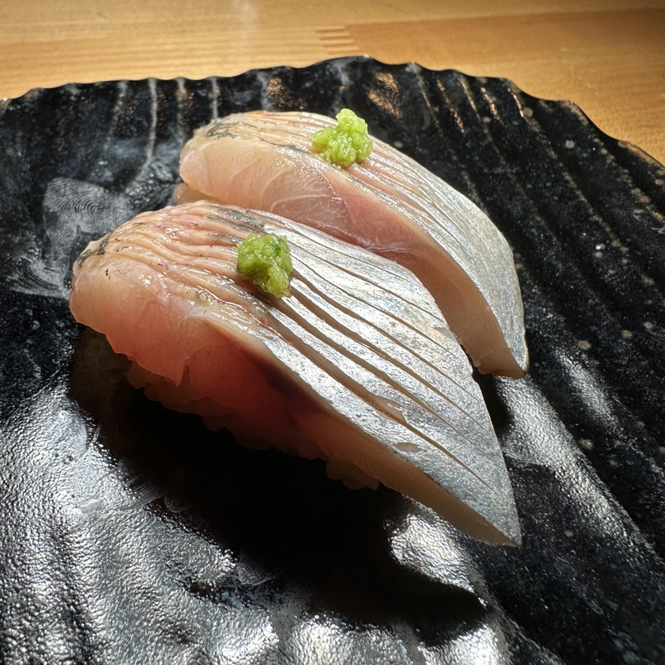 Horse Mackerel Nigiri $5 from Hamasaku on #foodmento http://foodmento.com/dish/55358