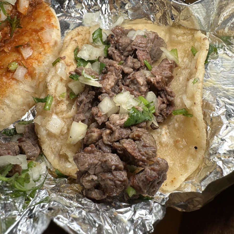 Asada Taco $2 at King Taco #10 on #foodmento http://foodmento.com/place/14324