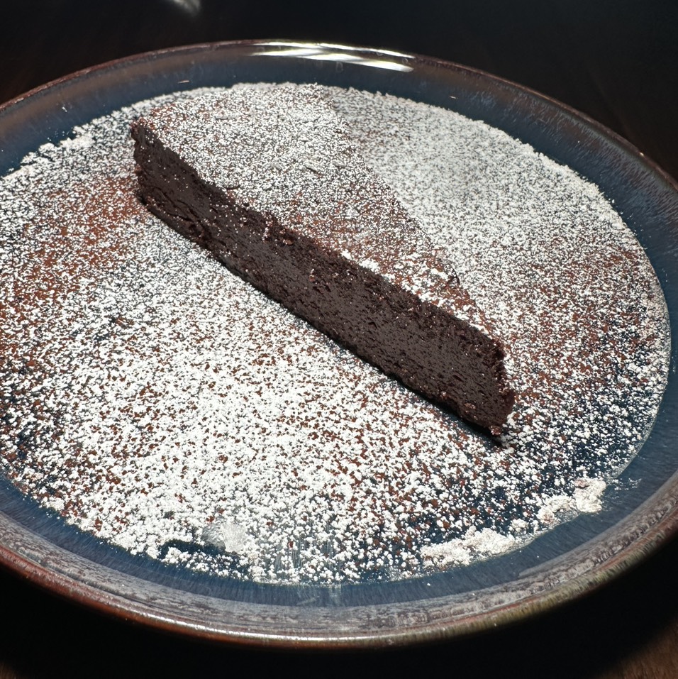 Scott’s Chocolate Cake $12 on #foodmento http://foodmento.com/dish/55550