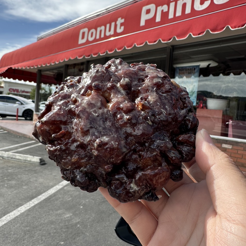 Apple Fritter $3 at Donut Prince on #foodmento http://foodmento.com/place/14346