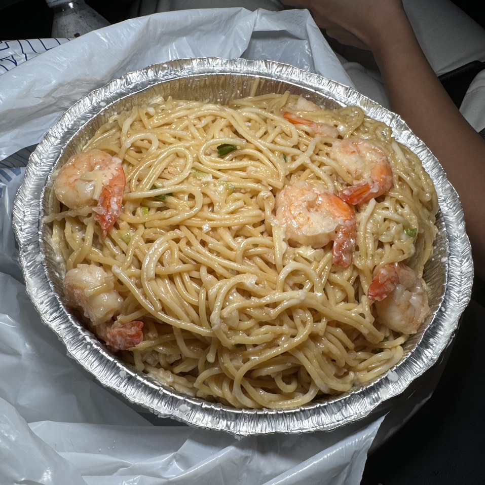 Shrimp Garlic Noodles $18 from Charlie's Famous Fried Chicken on #foodmento http://foodmento.com/dish/56831