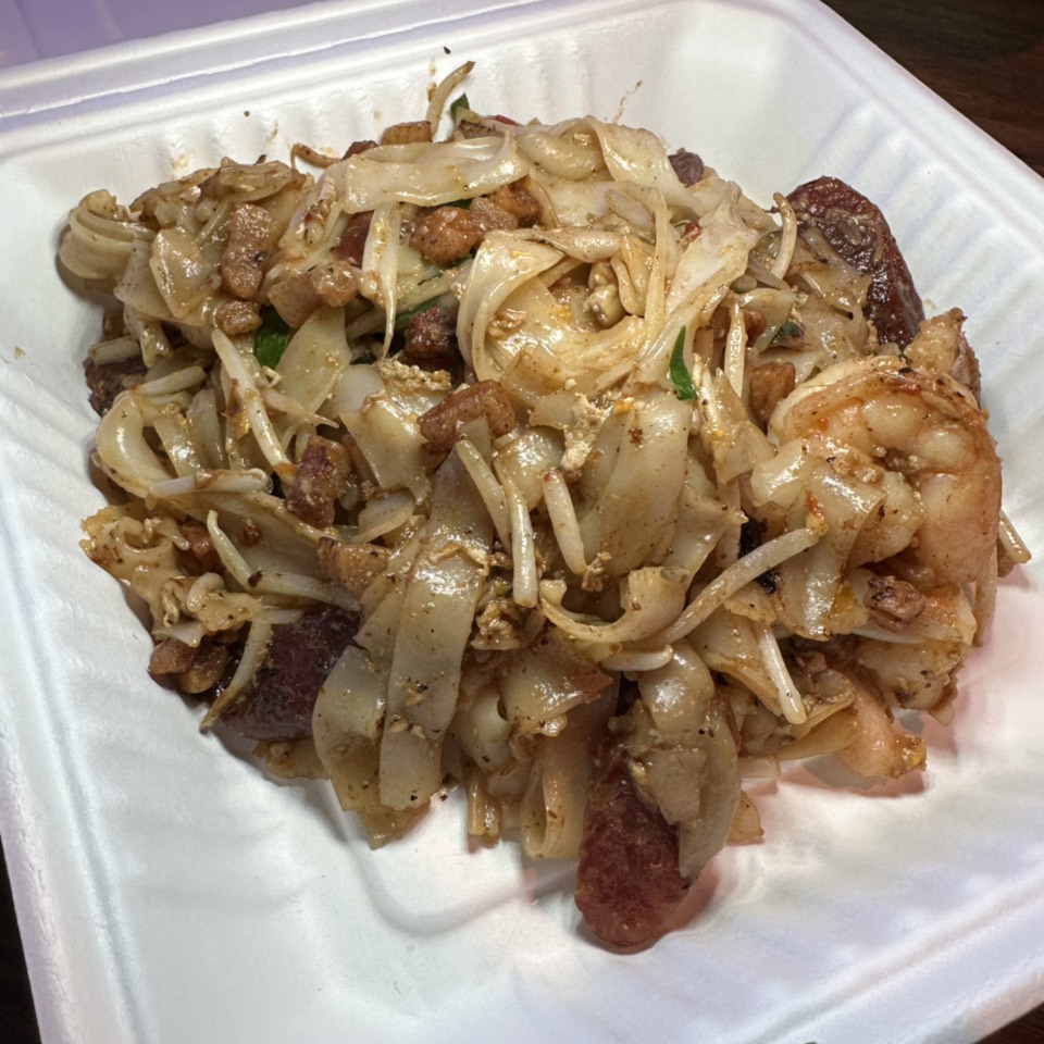 Char Kway Teow $16.75 at Googgle Man's Char Kuey Teow on #foodmento http://foodmento.com/place/14414