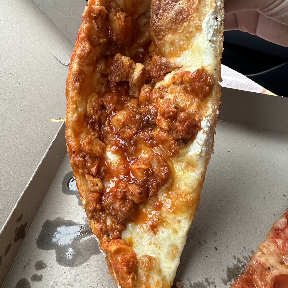 Buffalo Chicken Pizza Slice $4.75 from Esco’s Pizza on #foodmento http://foodmento.com/dish/55998