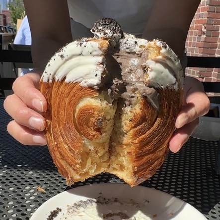 La Roulette (Cookies & Cream) $9 at Izzio Bakery on #foodmento http://foodmento.com/place/14472