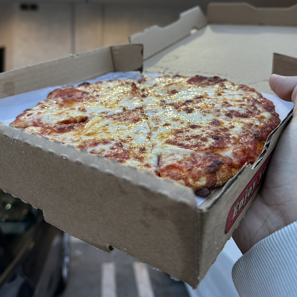 Pepproni Pizza 9 inch $11 on #foodmento http://foodmento.com/dish/56129