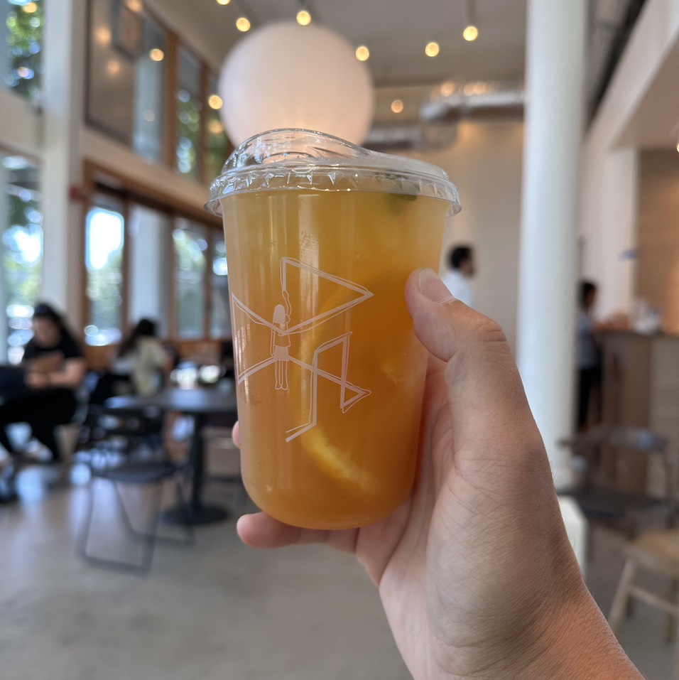 Peach Iced Tea $5 at Aroom Coffee on #foodmento http://foodmento.com/place/14534