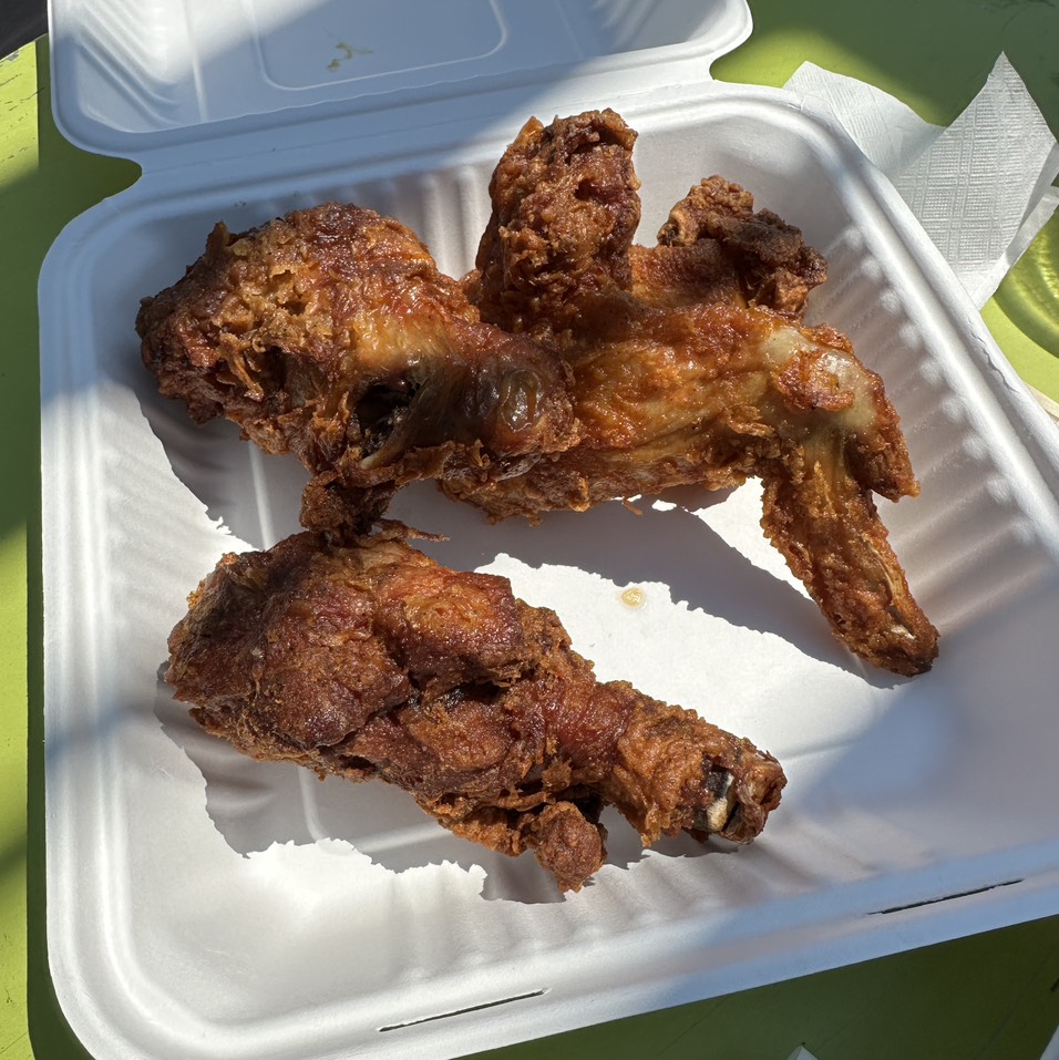 Fried Chicken Leg & Wings 4pc $10 at Quick Pack Food Mart on #foodmento http://foodmento.com/place/14547