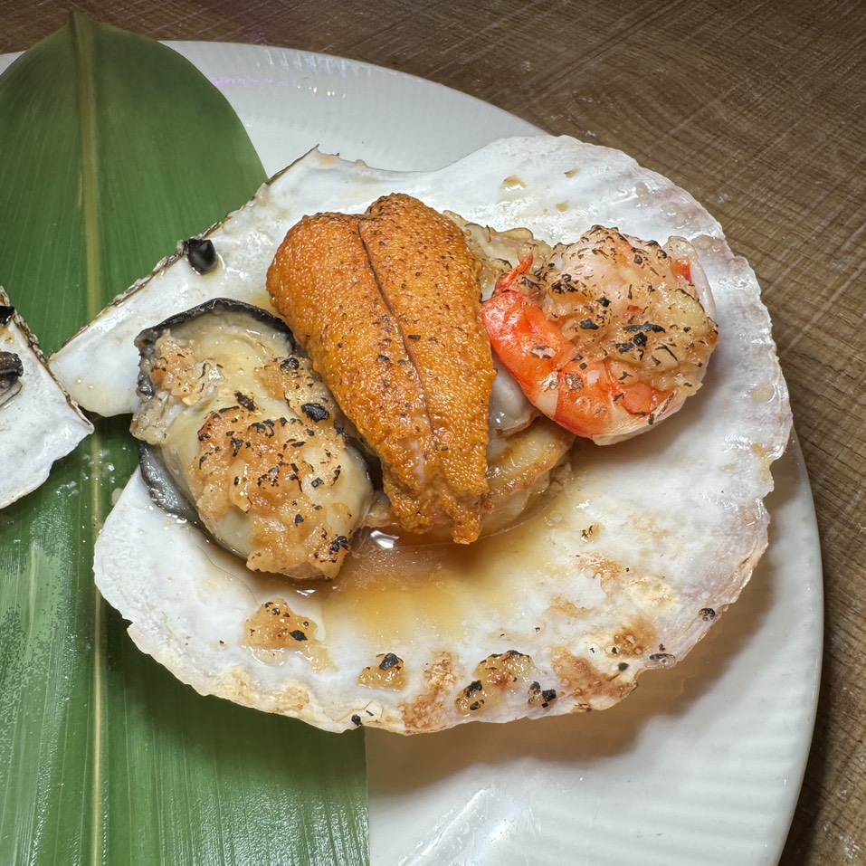 Tsukiji Scallop $12 Each  at The Fish Man 漁人 on #foodmento http://foodmento.com/place/14550