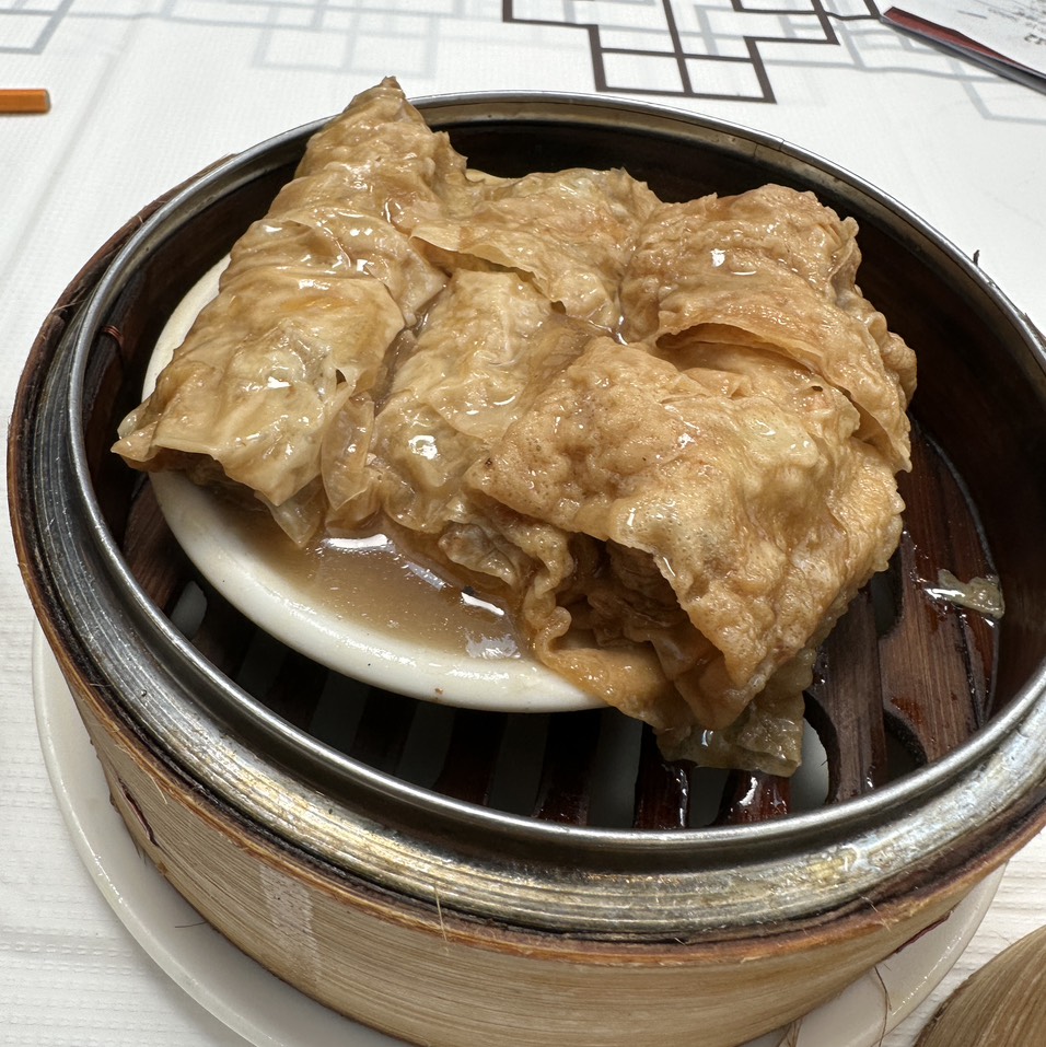 Beancurd Wraps With Pork & Enoki Mushroom $9 at Sun Sui Wah on #foodmento http://foodmento.com/place/14551