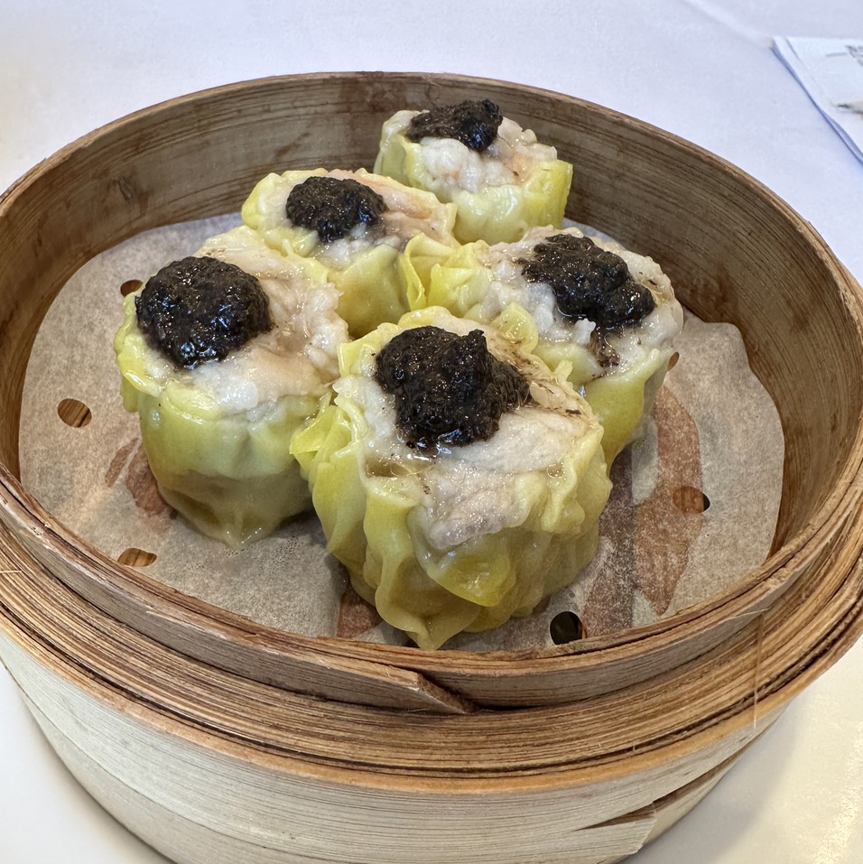 Shao Mai With Scallops & Truffle $11 at Sea Harbour Seafood Restaurant on #foodmento http://foodmento.com/place/14561