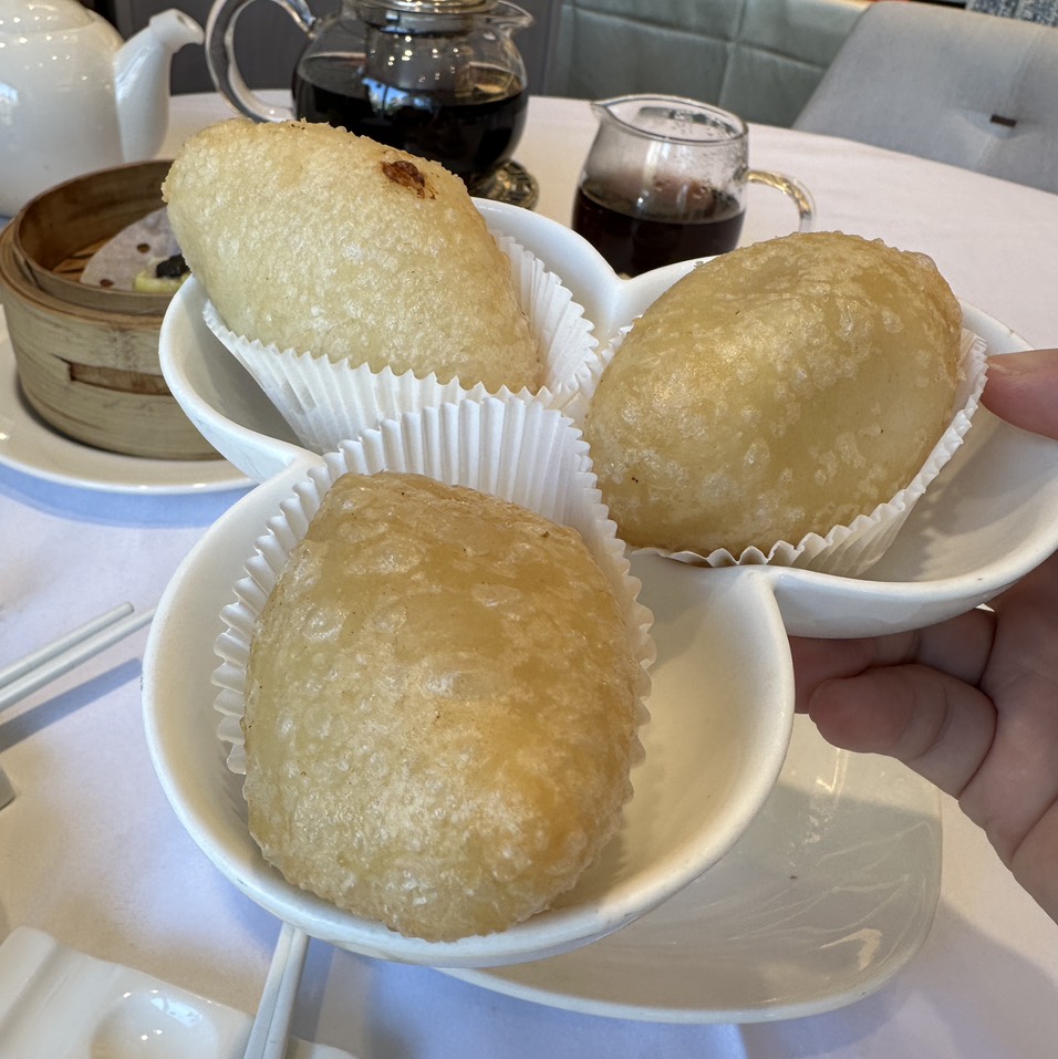 Deep Fried Dumplings With Shrimp & Pork $11 at Sea Harbour Seafood Restaurant on #foodmento http://foodmento.com/place/14561