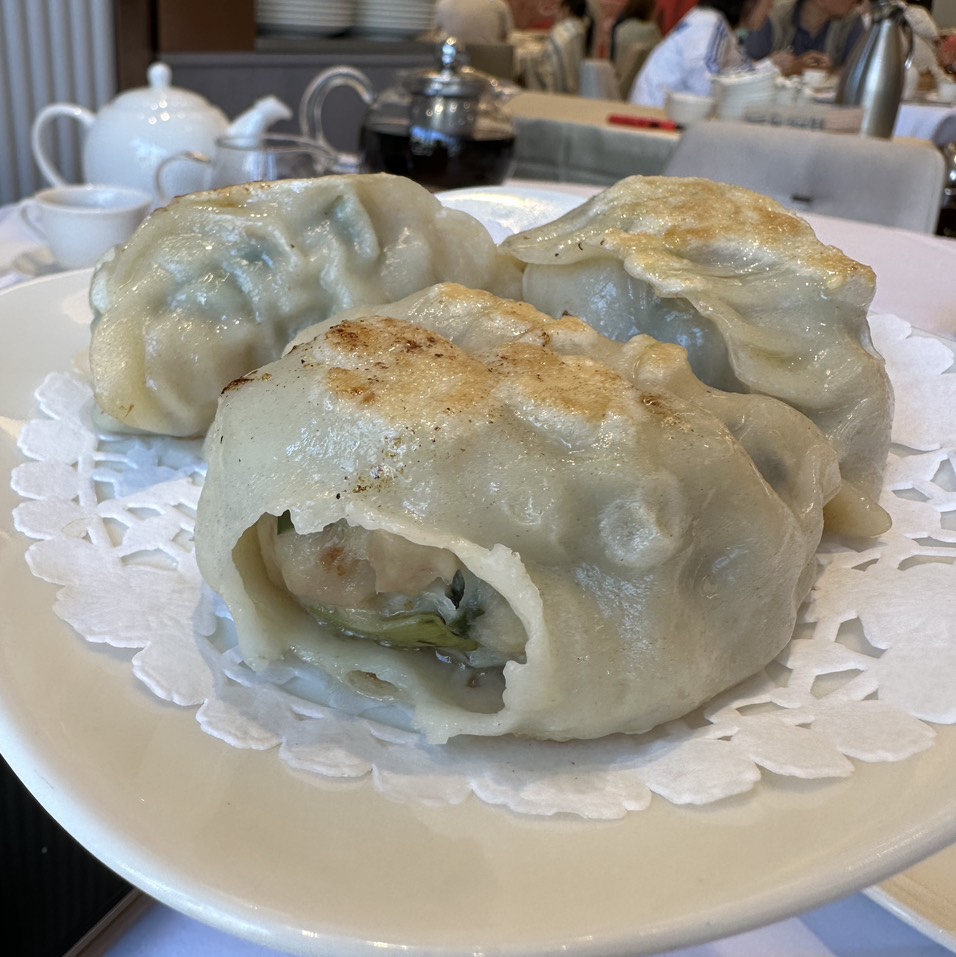 Pan Fried Dumplings With Pork & Chives $10 at Sea Harbour Seafood Restaurant on #foodmento http://foodmento.com/place/14561