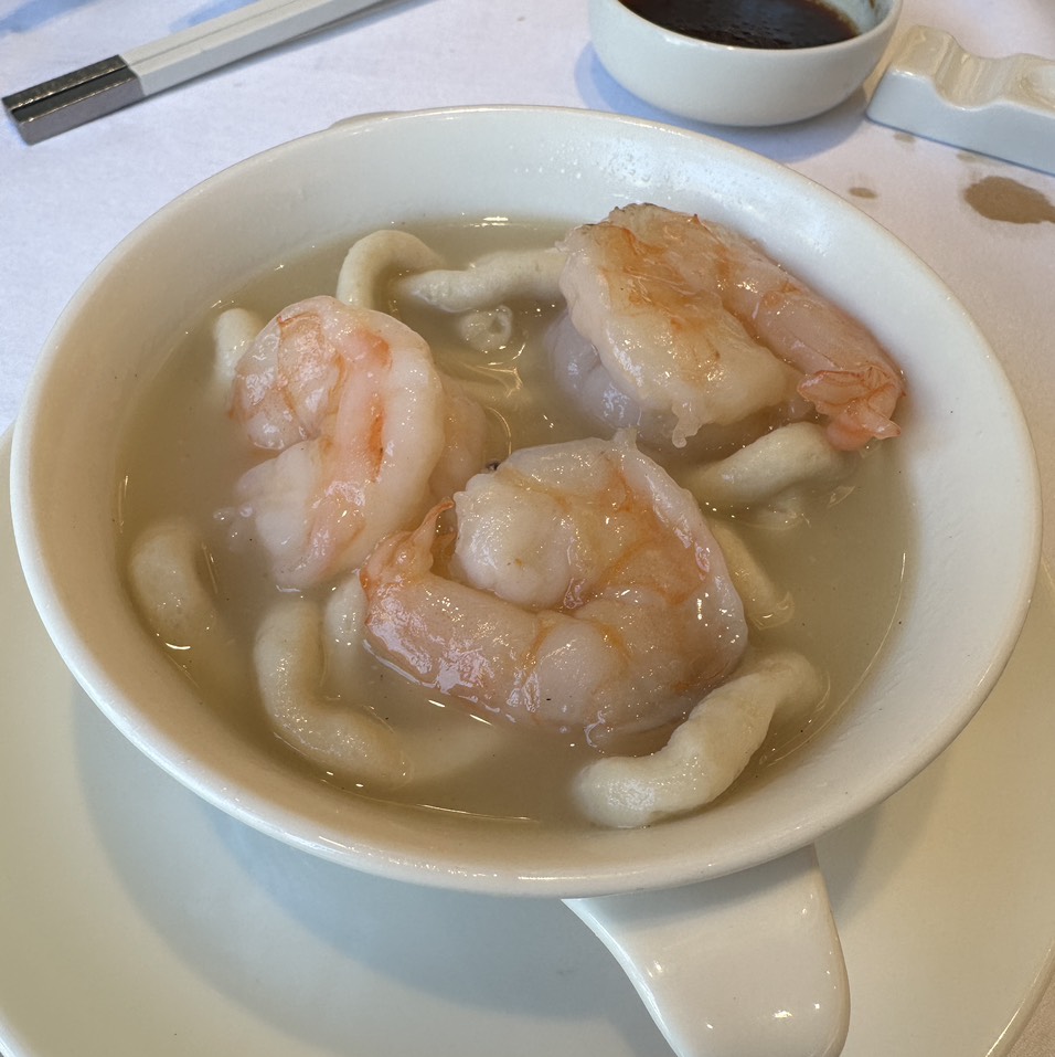Rice Noodle In Supreme Soup $14 at Sea Harbour Seafood Restaurant on #foodmento http://foodmento.com/place/14561