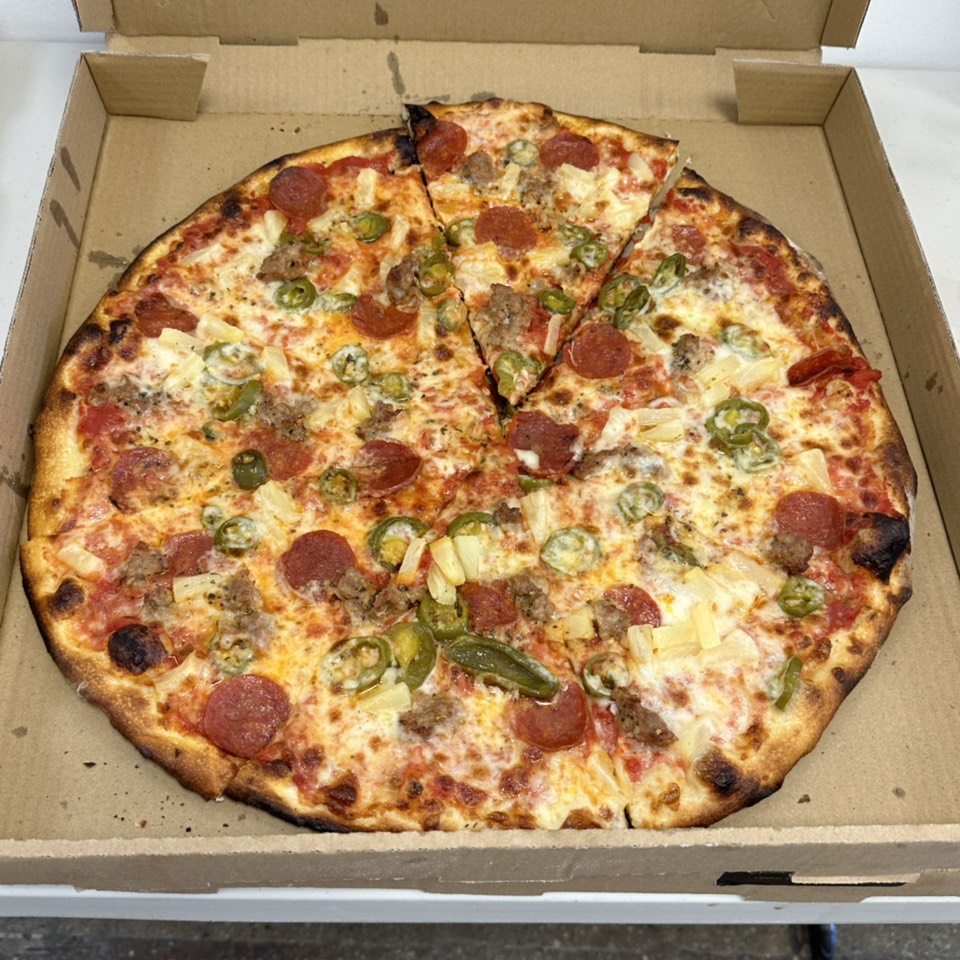 Mike Pizza (Pepperoni, Sausage, Jalapenos, Pineapple) $15.50 at Lucky’s Pizza on #foodmento http://foodmento.com/place/14601