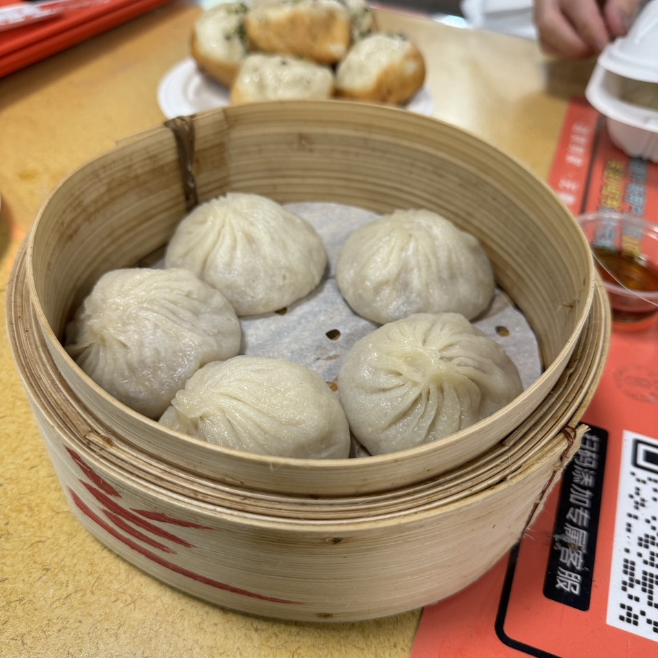 Shanghai Style Steamed Mini Pork Buns (Xiao Long Bao) $8.75 at Shanghai Dimsum House Ltd. 白玉兰麵家 on #foodmento http://foodmento.com/place/14735