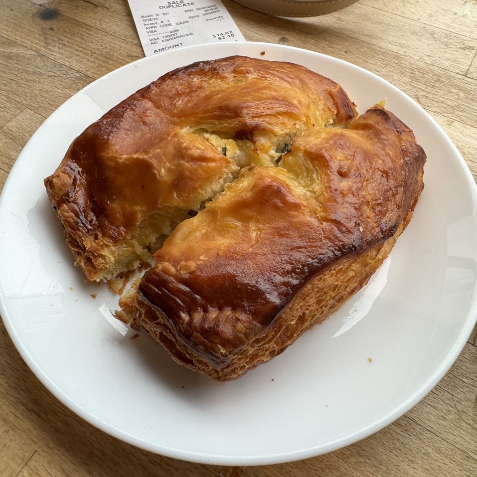 Pudgie Pie (Potato, Caramelized Onion, Goat Cheese, Chive) $7.35 at Pure Bread on #foodmento http://foodmento.com/place/14741