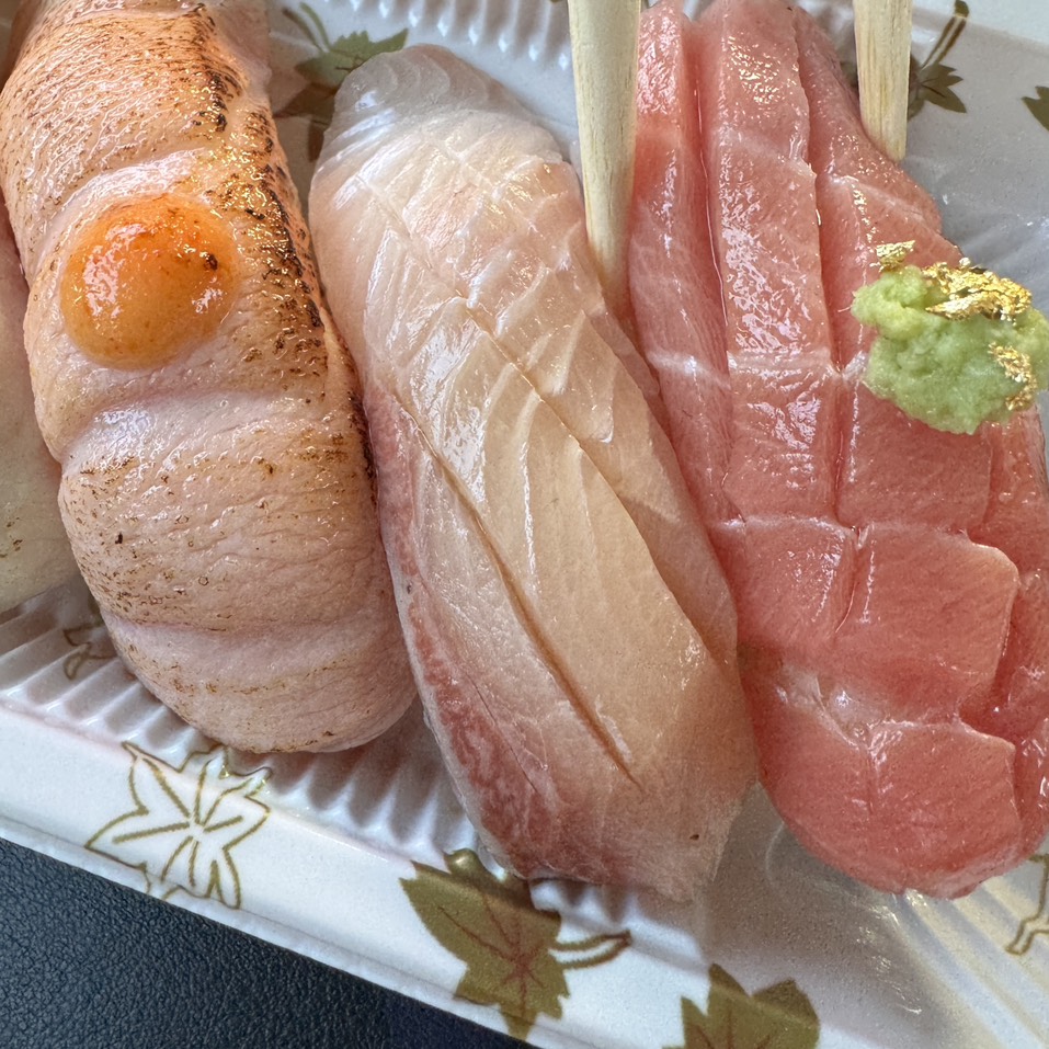 Hamachi Nigiri $4.20 at Tom Sushi on #foodmento http://foodmento.com/place/14752