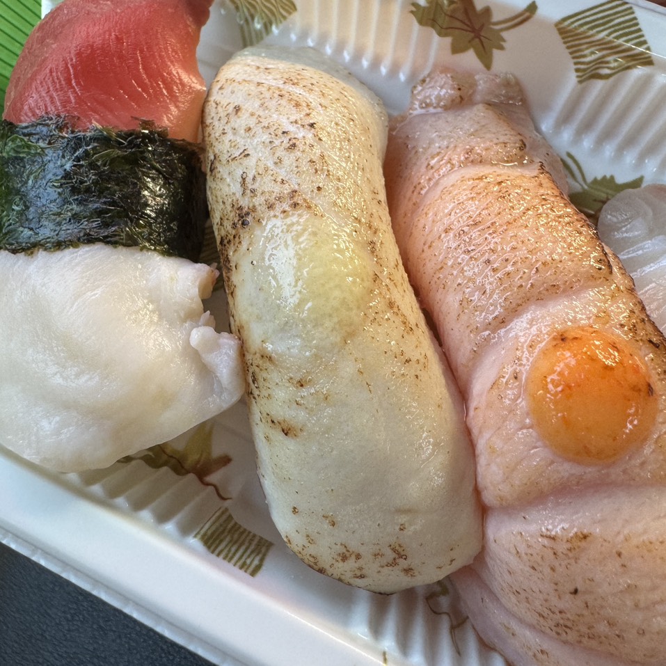 Tuna Aburi Nigiri $3.20 at Tom Sushi on #foodmento http://foodmento.com/place/14752
