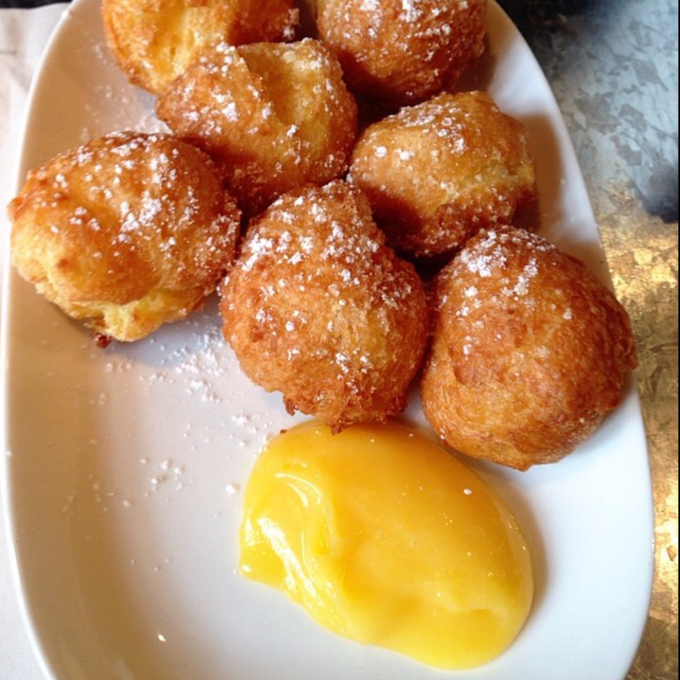 Doughnut With Lemon Curd from Lolla on #foodmento http://foodmento.com/dish/5516