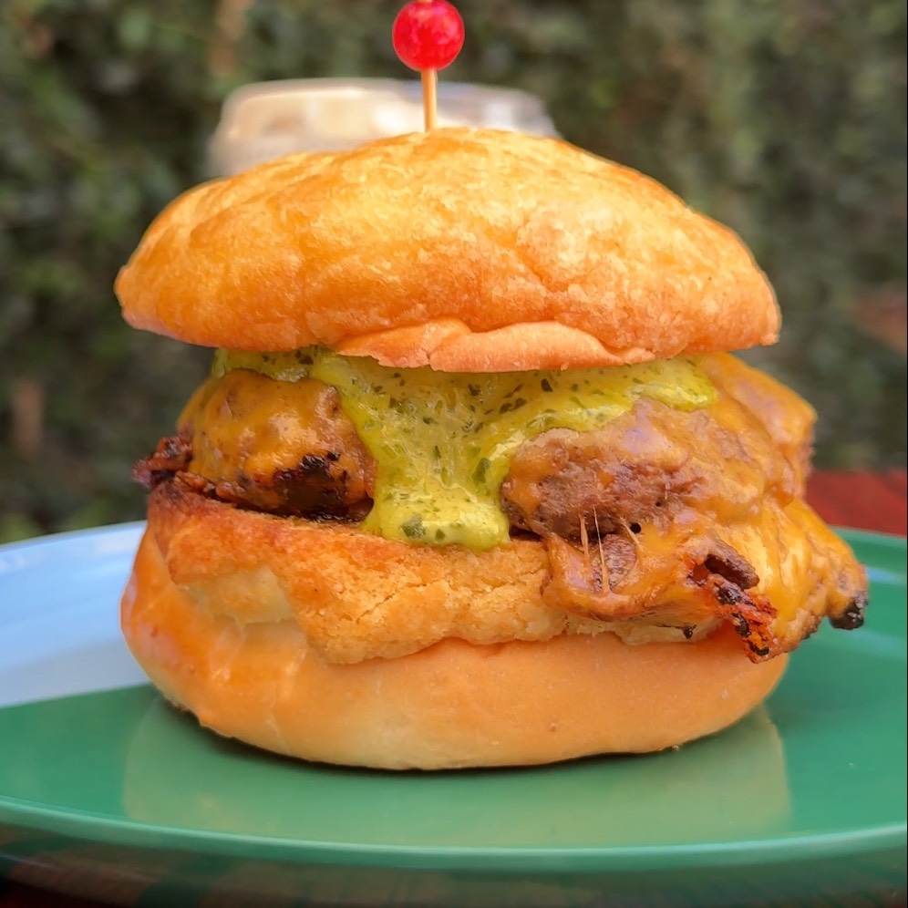 Bolo Burger $13 from Arroz Y fun on #foodmento http://foodmento.com/dish/58297
