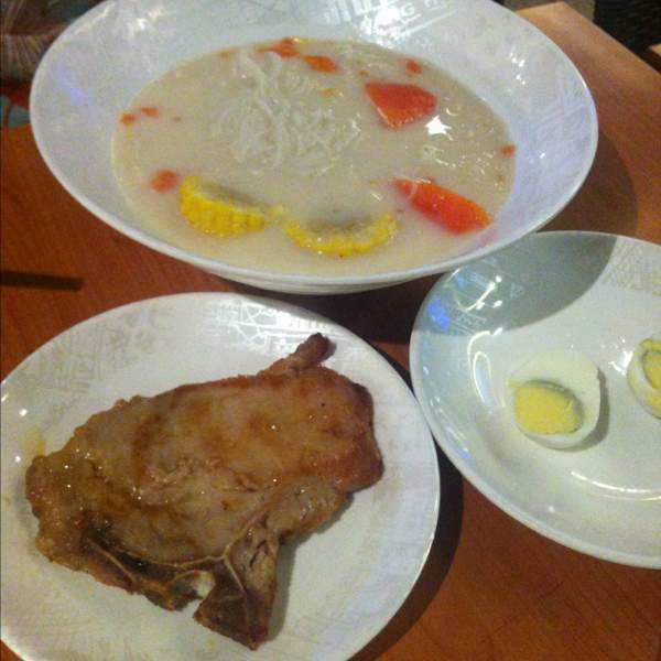 Pork Chop 'N' Egg Papaya Soup Bee Hoon at Xin Wang Hong Kong Café | 新旺香港茶餐廳 on #foodmento http://foodmento.com/place/150
