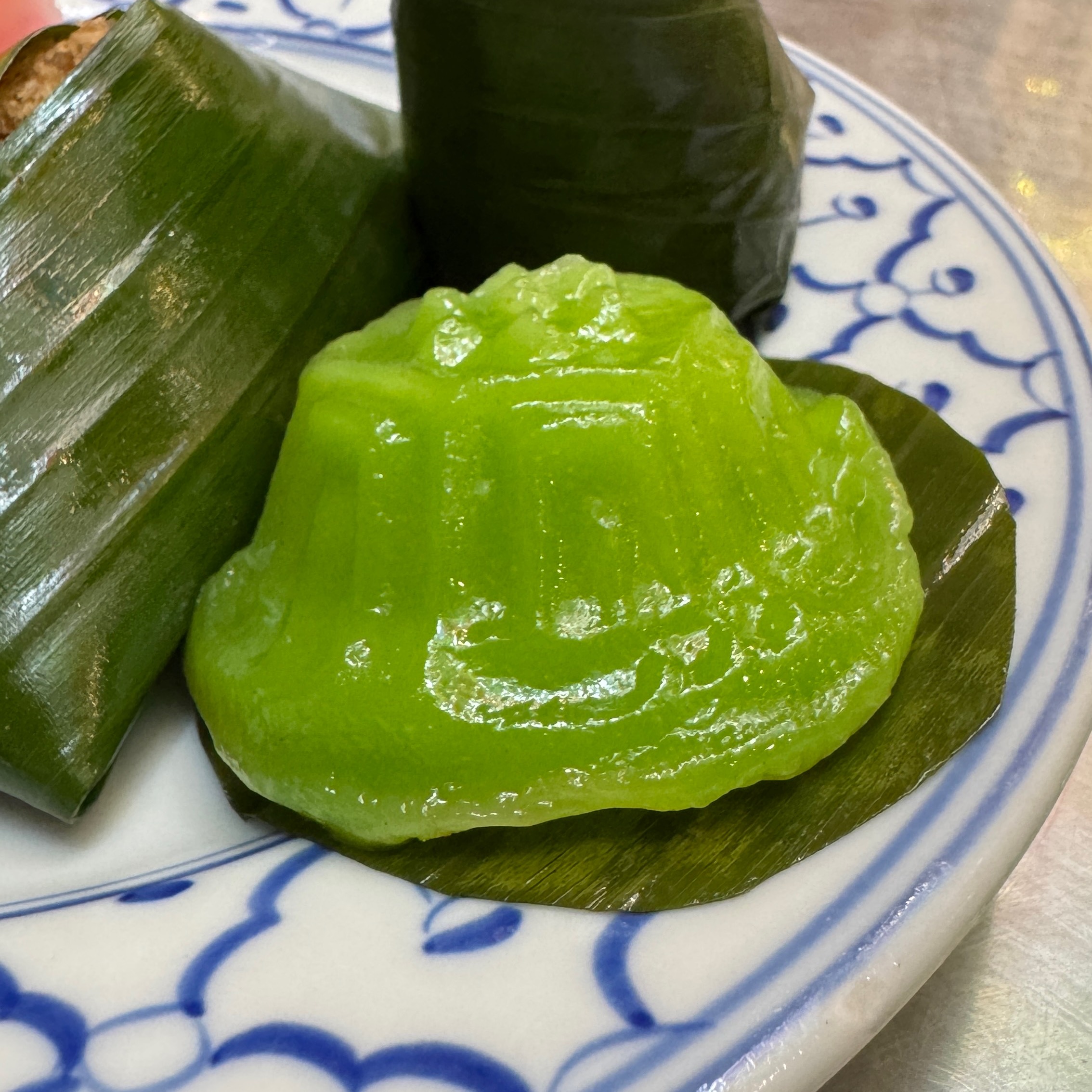 Ang Koo (Mung Bean, Pandan) $2 at Moh Teng Pheow Nyonya Koay on #foodmento http://foodmento.com/place/15351