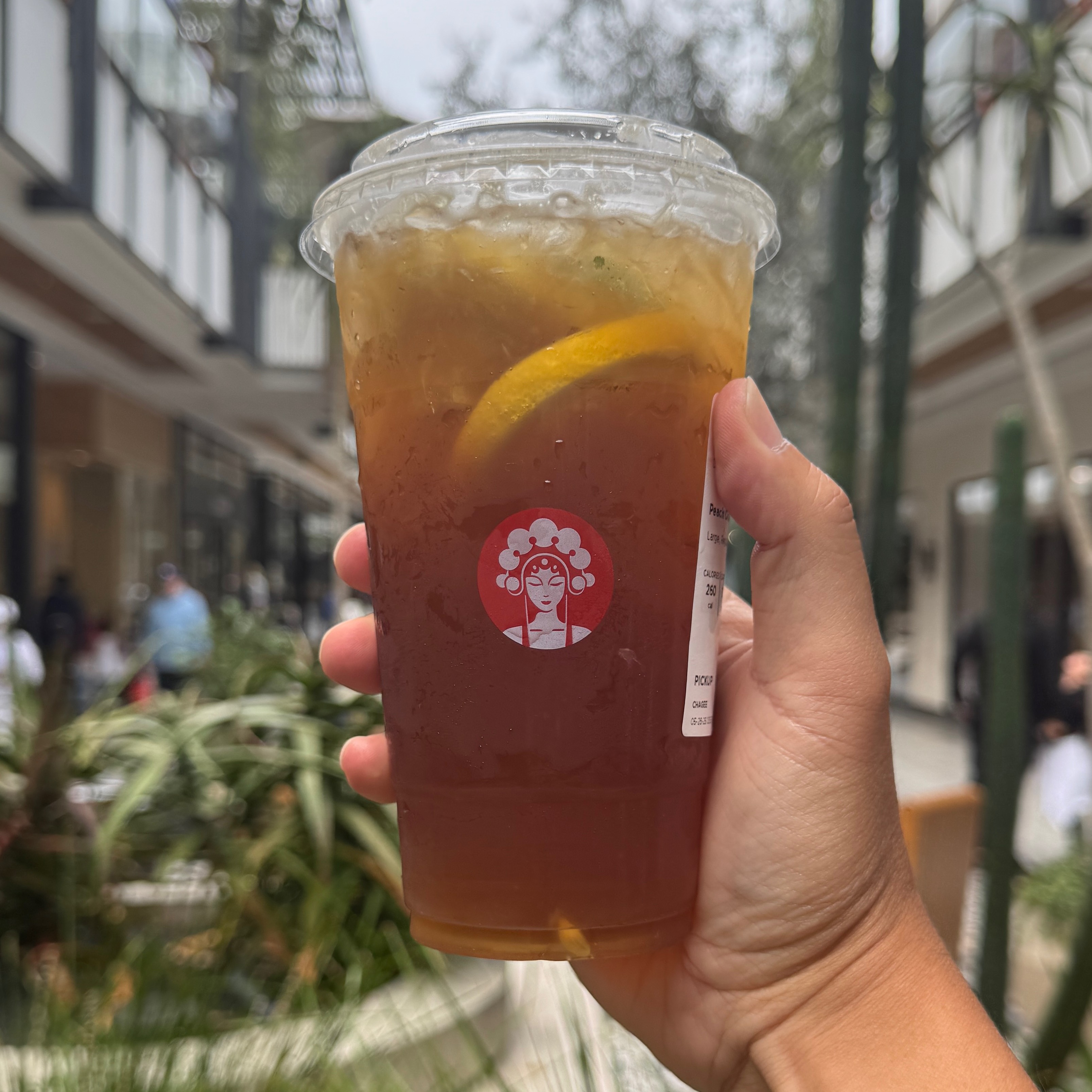 Peach Oolong Lemon Tea $6 on #foodmento http://foodmento.com/dish/60510