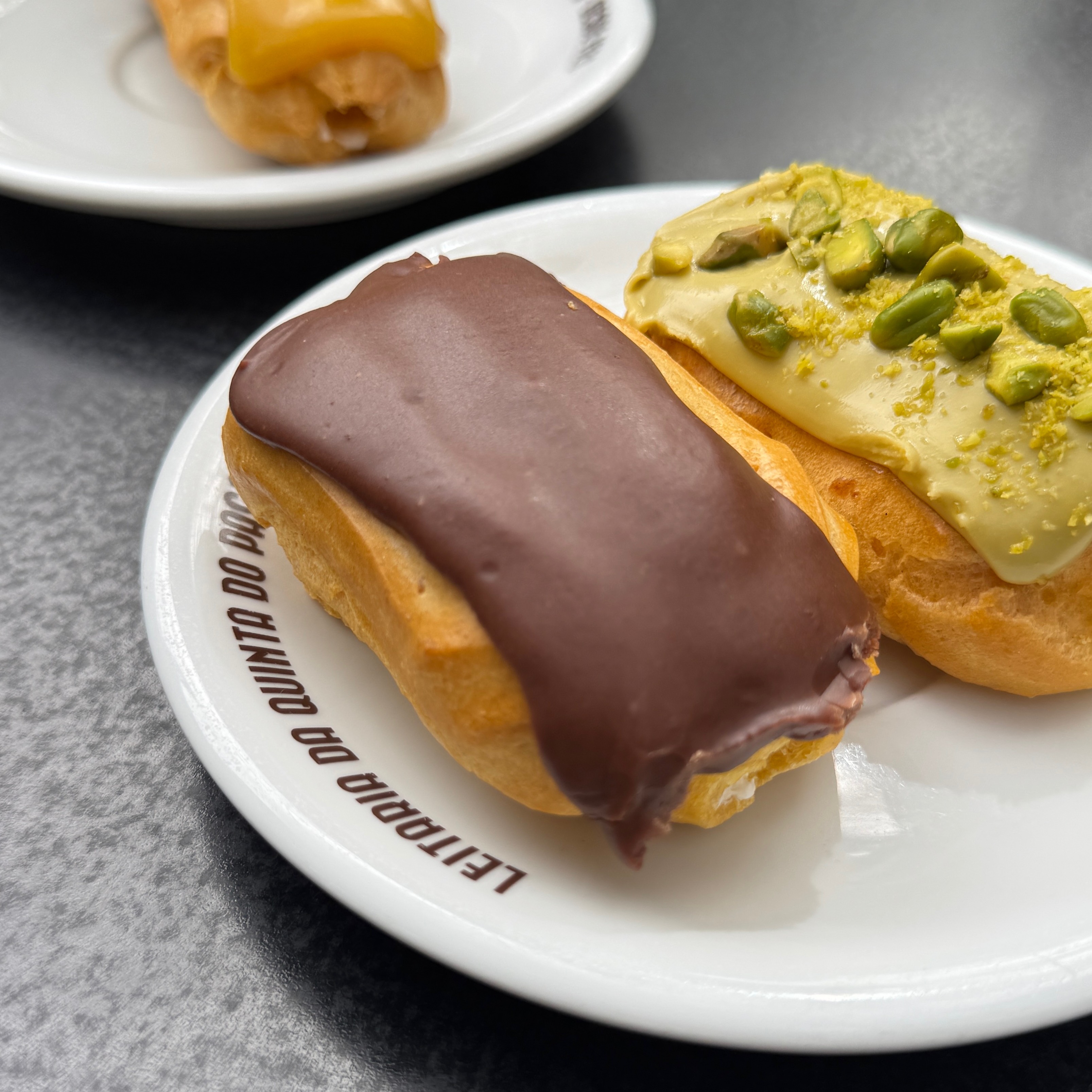 Eclair Classico $1.50 at Leitaria da Quinta do Paço on #foodmento http://foodmento.com/place/15509