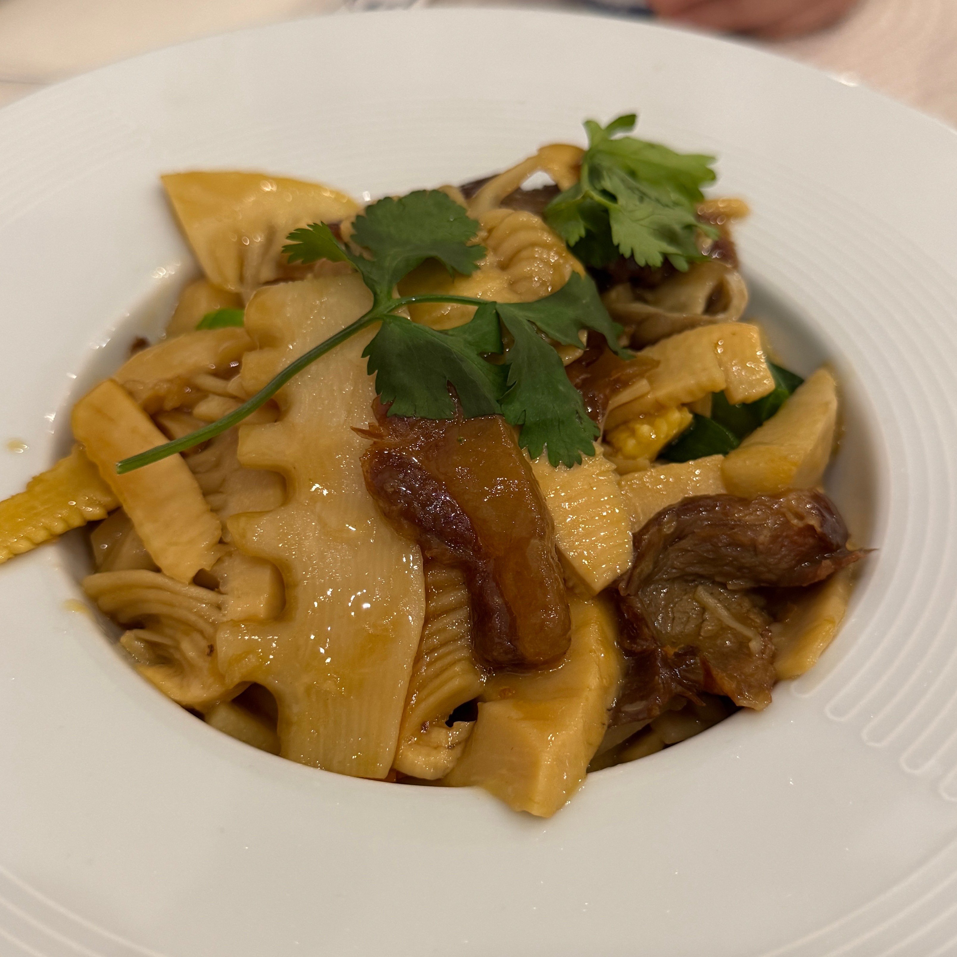 Bamboo Shoots with Sauteed Pork $18 at Hong Kong Grande Palácio on #foodmento http://foodmento.com/place/15521