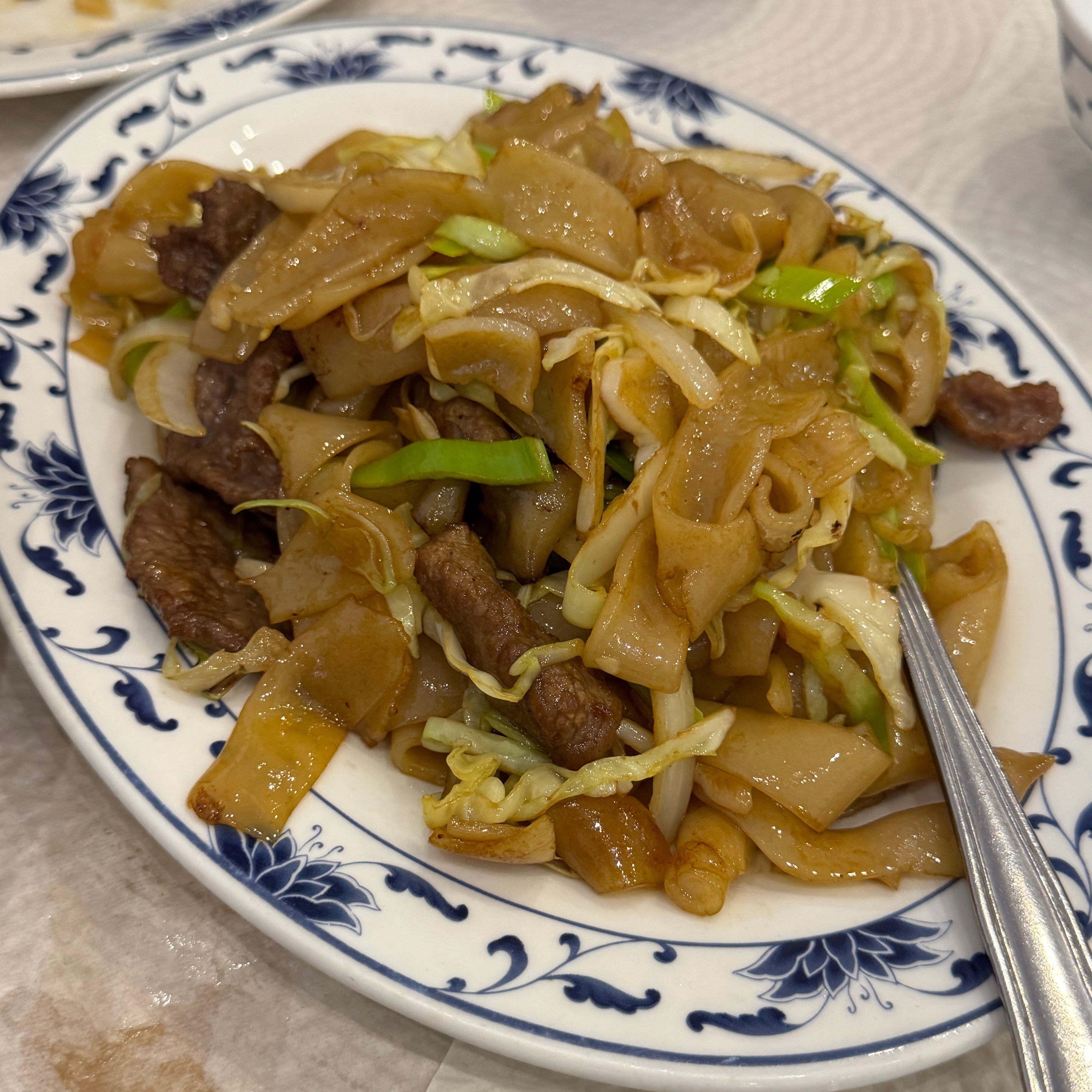 Rice Noodles with Beef $11 at Hong Kong Grande Palácio on #foodmento http://foodmento.com/place/15521