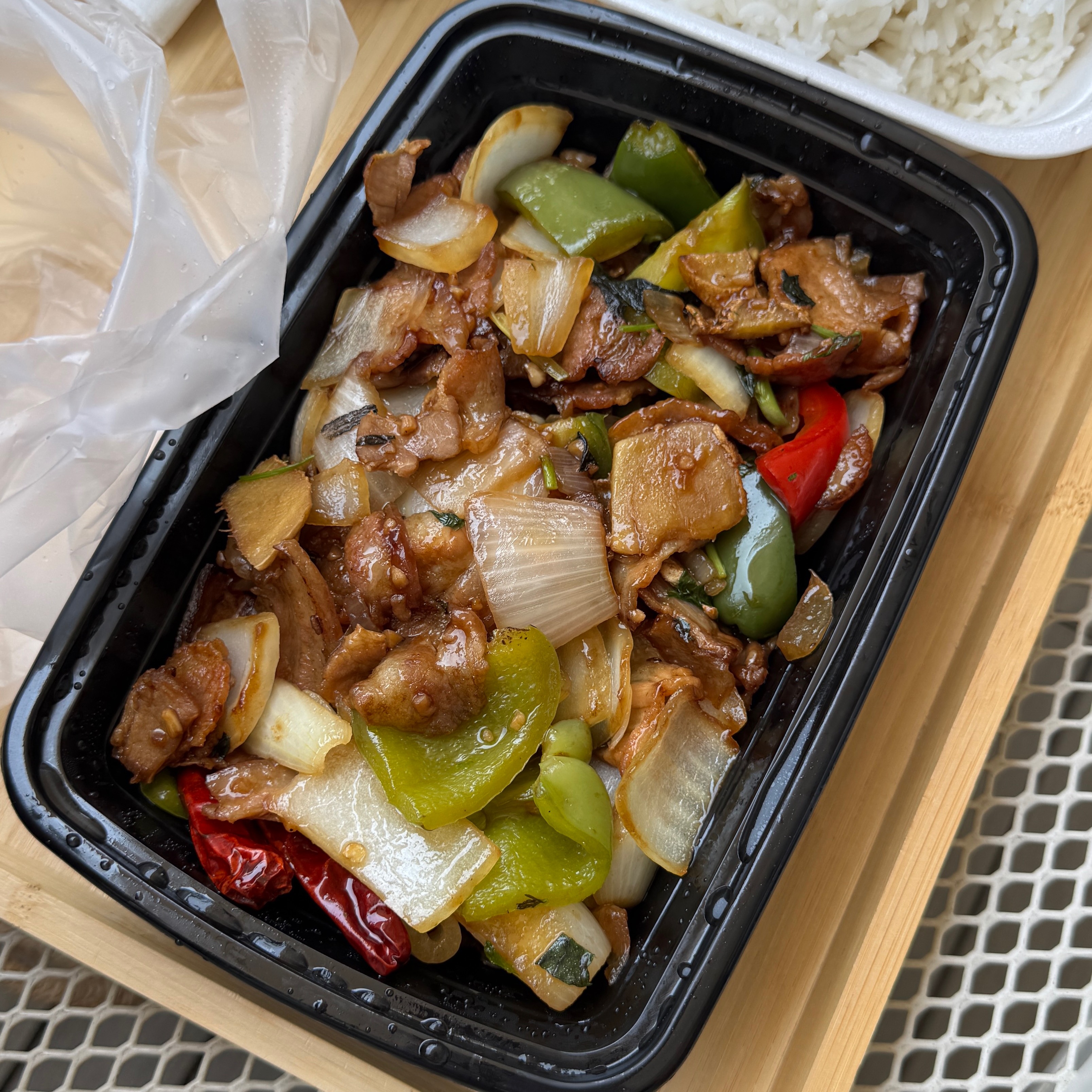 Sauteed Pork Belly With Chili on #foodmento http://foodmento.com/dish/60658