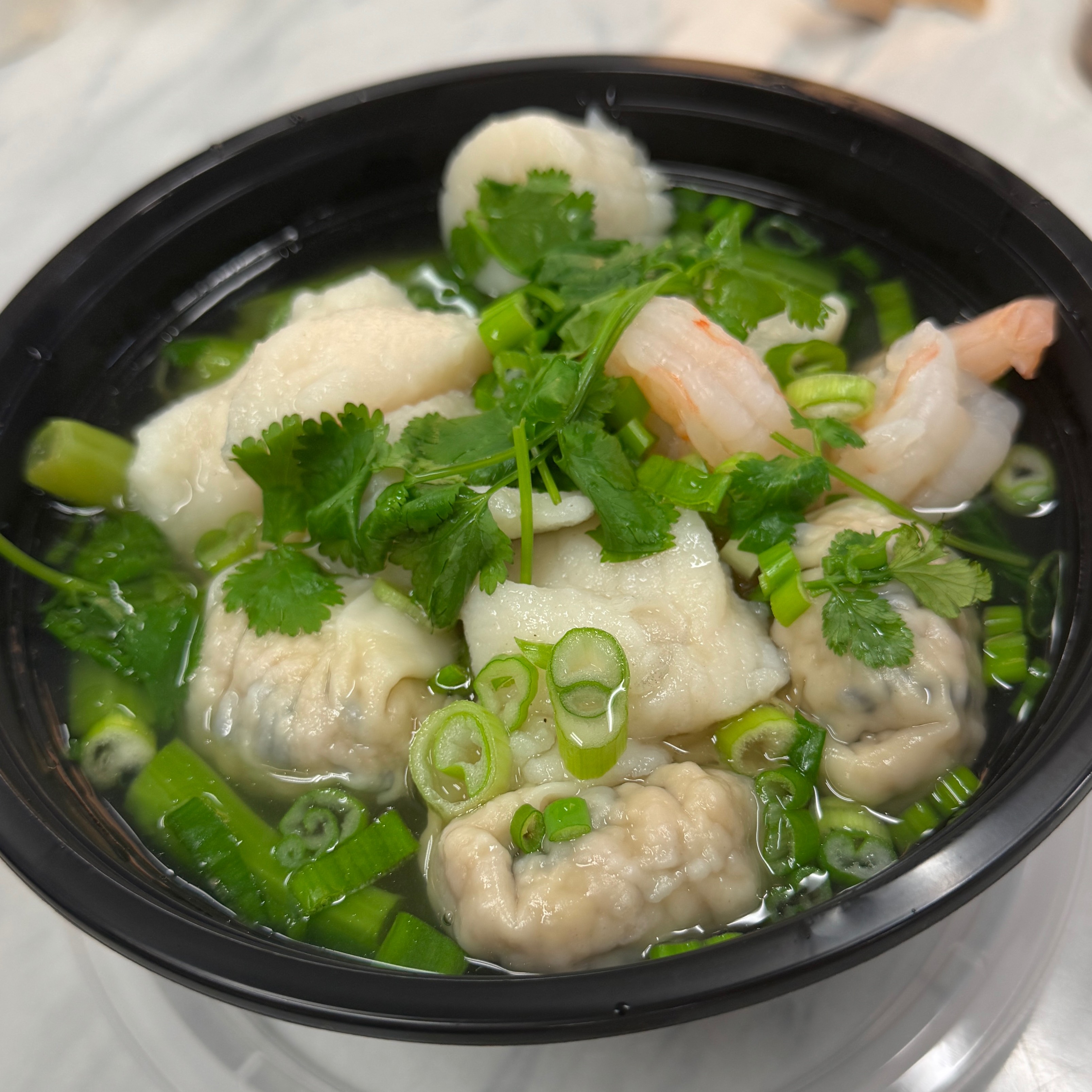 Seafood Noodle In Soup $13 at Hong coffee & Bakery on #foodmento http://foodmento.com/place/15797