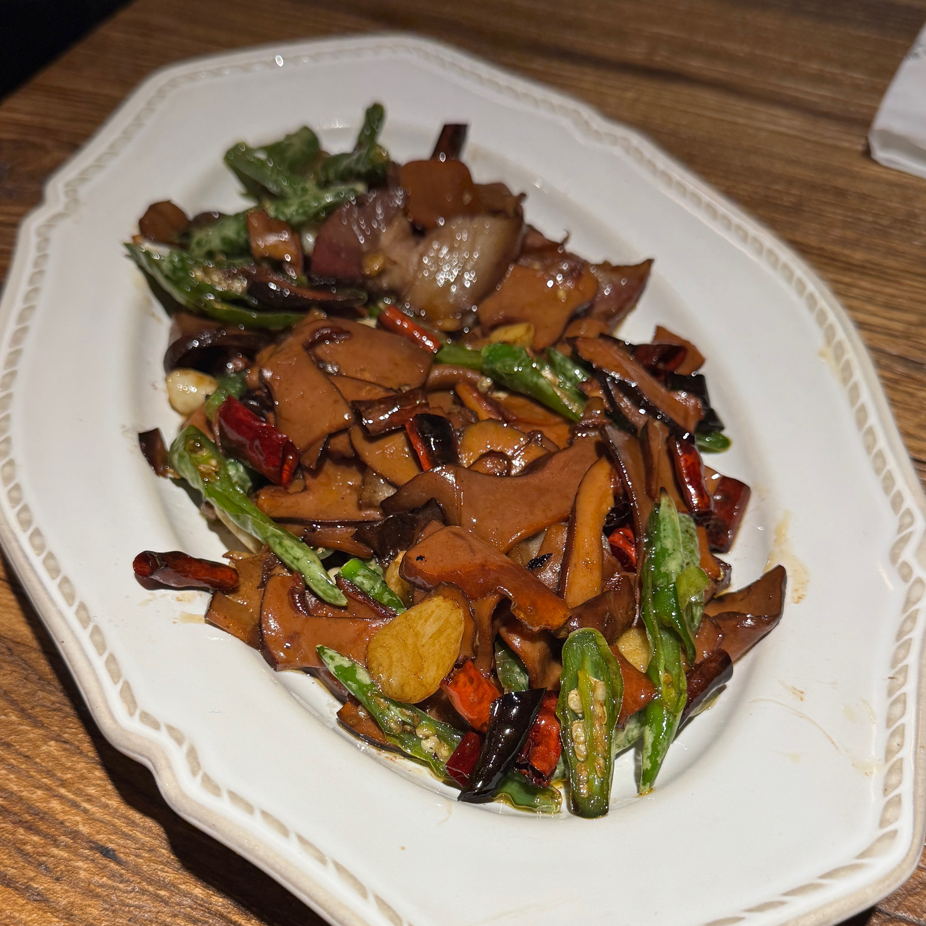 Diancheng Dried Chili Porcini Mushrooms Y46 at Liangshi Yiting Yunnan Kitchen (Xiahaoli Shop) on #foodmento http://foodmento.com/place/15949