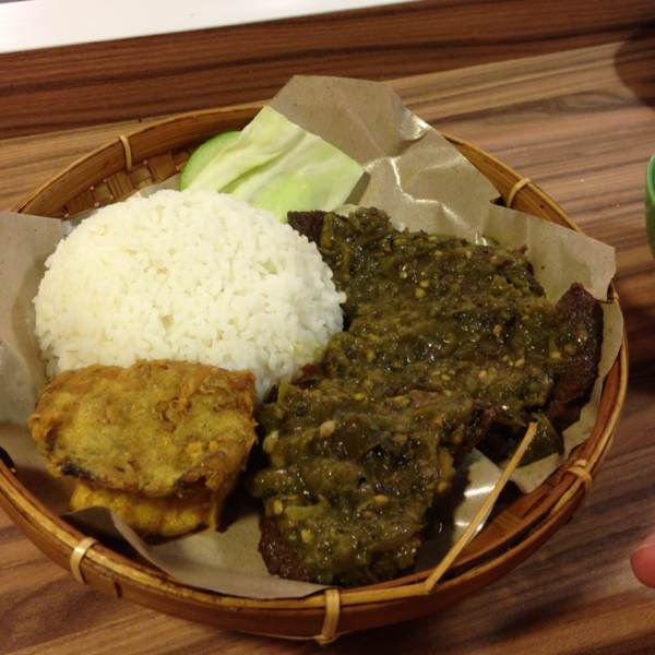 Dendeng Sambal Hijau (Fried Beef w Green Chili Sauce) @ Indonesian Penyet at NTUC FoodFare on #foodmento http://foodmento.com/place/15