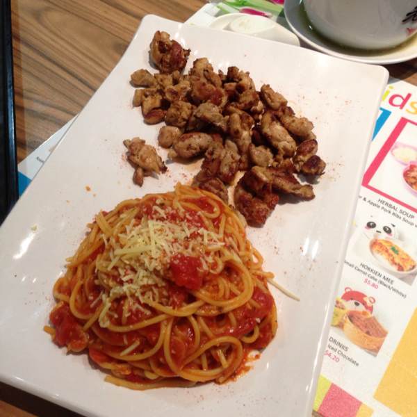 Spaghetti Arrabiati w Grilled Chicken at NTUC FoodFare on #foodmento http://foodmento.com/place/15